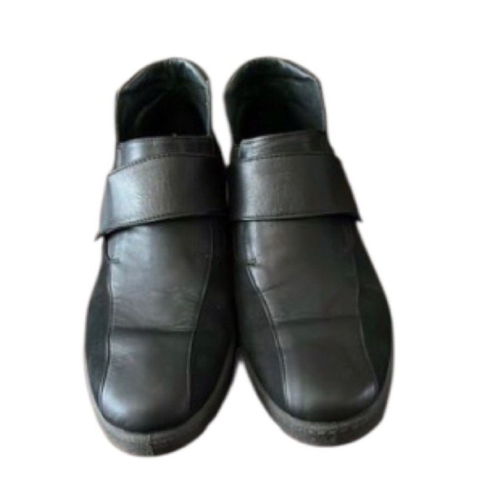 Women’s size 38 Portania black ankle boots with velcro strap